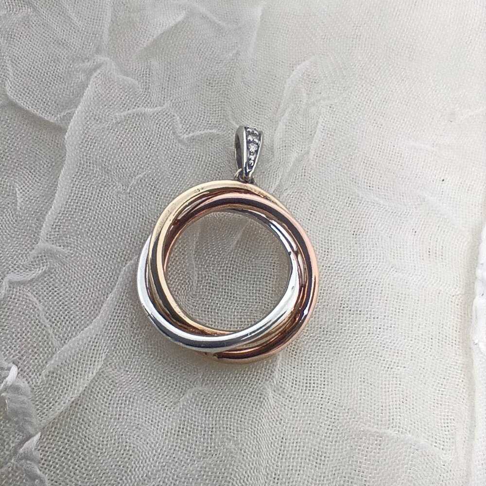 10K Tri Color Gold 4 Diamonds Trinity Style Circle Pendant - Picture 3 of 12